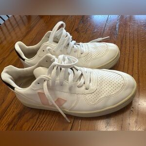 Veja V-10 white with pink/navy. Size 38, 7
